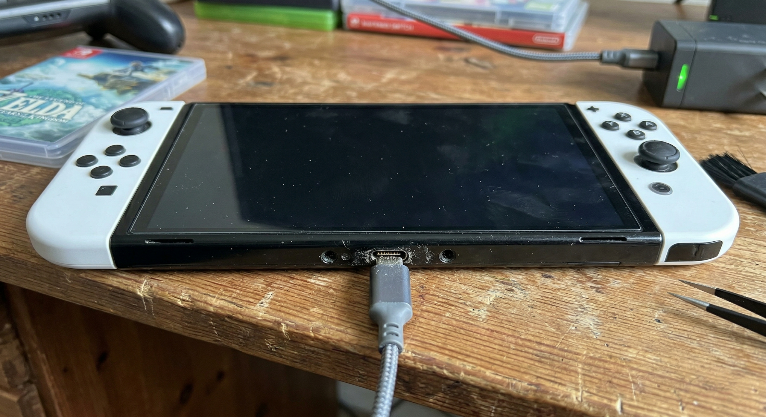 Switchの充電口が反応しない・ドックで映らない原因と対処法｜USB-C修理が必要なサインも解説