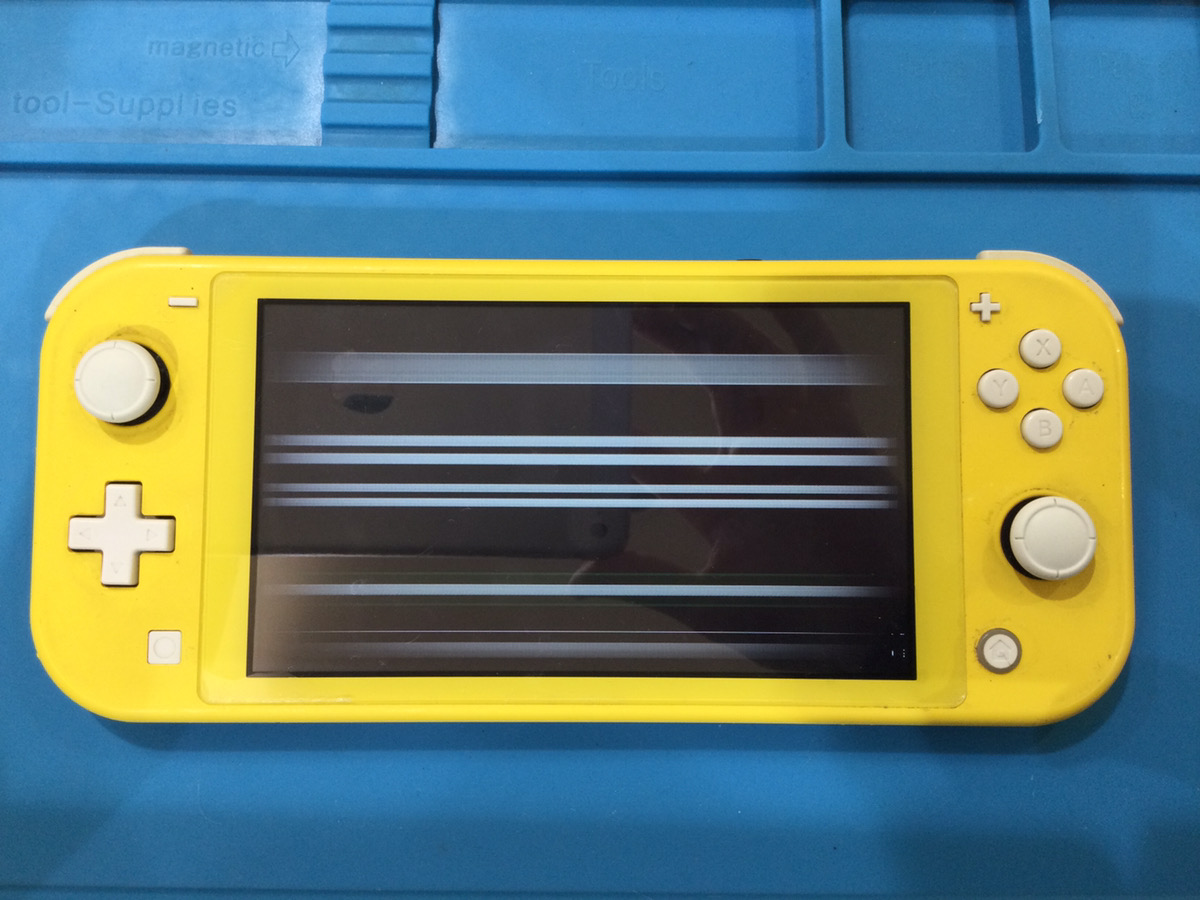Nintendo Switch Liteが突然の液晶不良？！　原因と修理事例