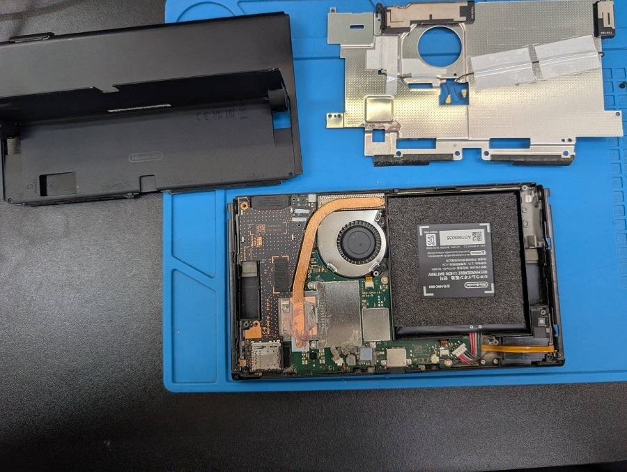 【Nintendo Switch（有機ELモデル）】ジョイコンが認識しない症状に対する本体レール交換対応